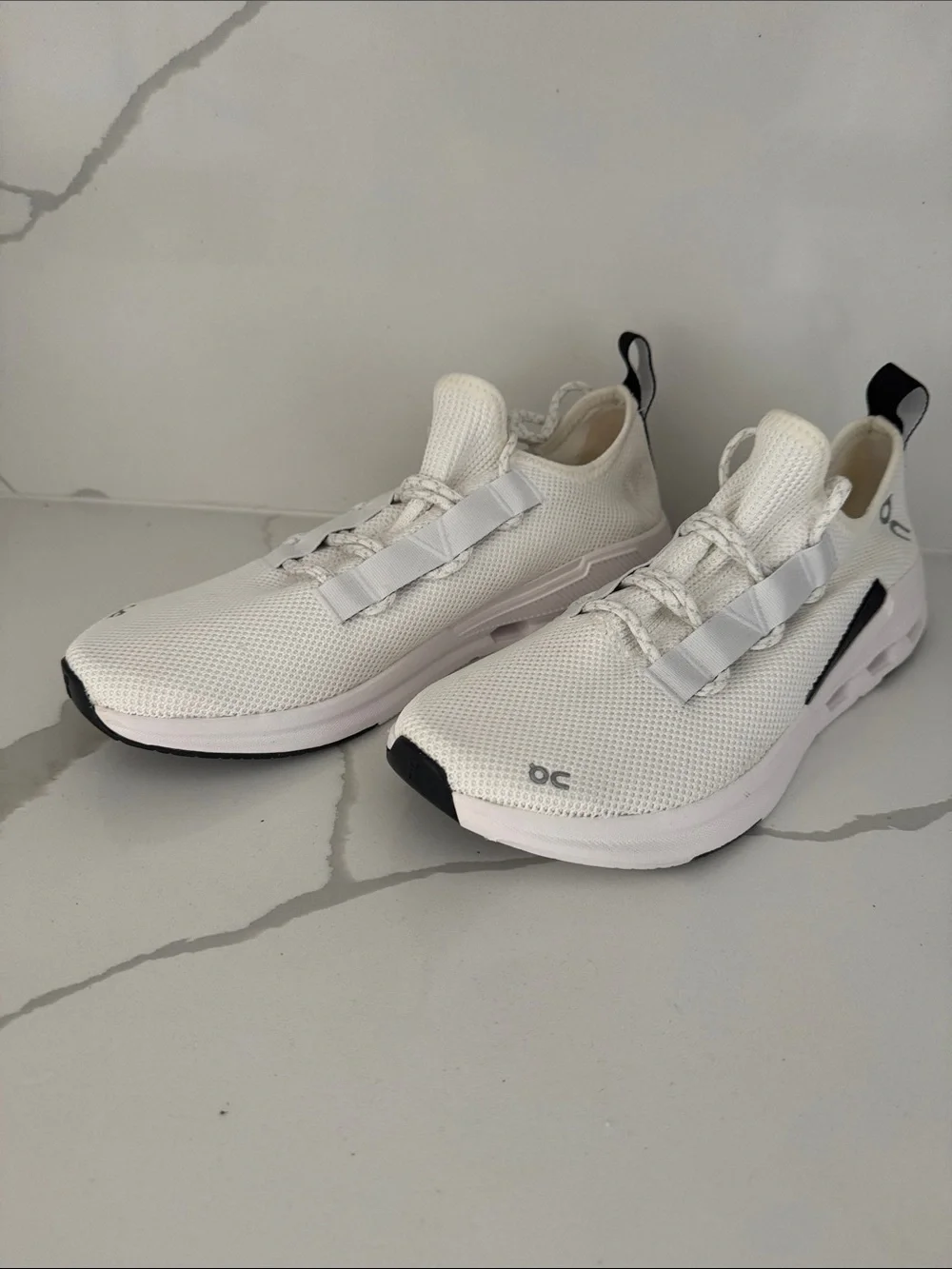 On Cloud Cloudeasy Size 9.5 Running Men's White Knit Sneakers with Black Accents